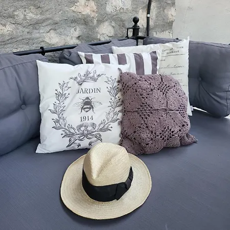 Stone House With Pool - Entire Floor 아파트 *