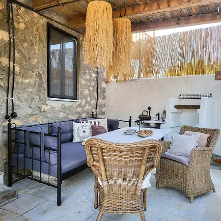 Stone House With Pool - Entire Floor 아파트 *